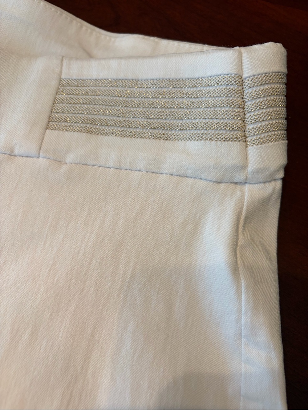 JM Collection white capris. - Picture 2 of 7